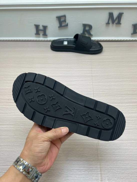Picture of Louis Vuitton Slippers _SKULVsz38-44mnf03041428